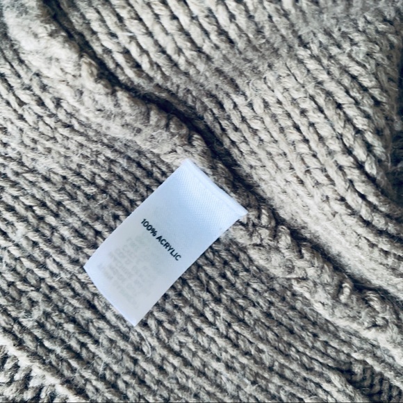 Trouve Loose Cropped Cable Knit Sweater - Picture 6 of 9